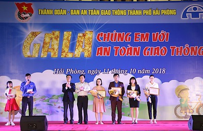 Gala “Chúng em với an toàn giao thông”